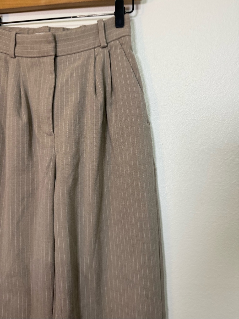 Abercrombie & Fitch Taupe Pinstripe Wide Leg Pants - Picture 3 of 6